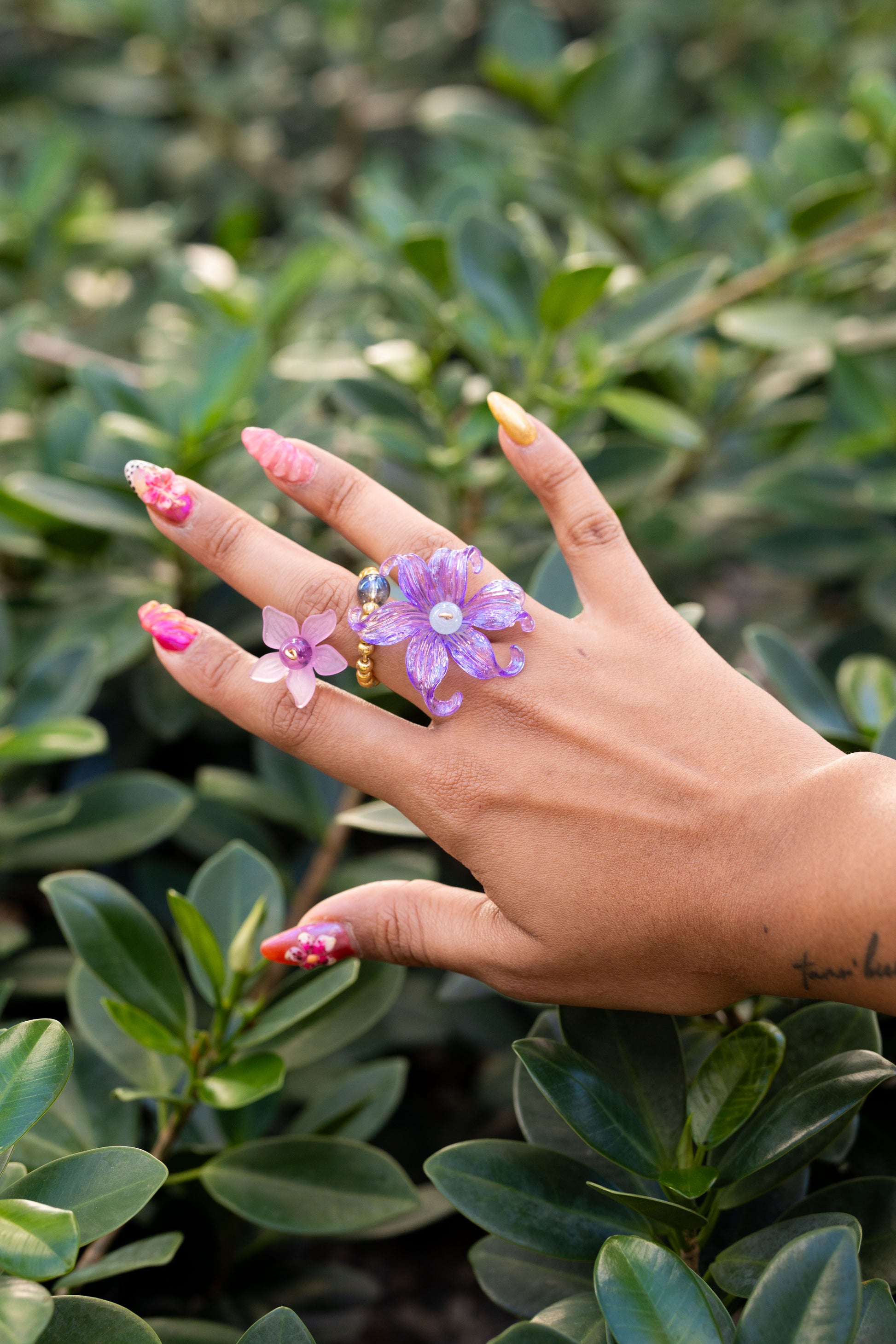 MIDNIGHT BLOOM CELESTIA WHITE RING